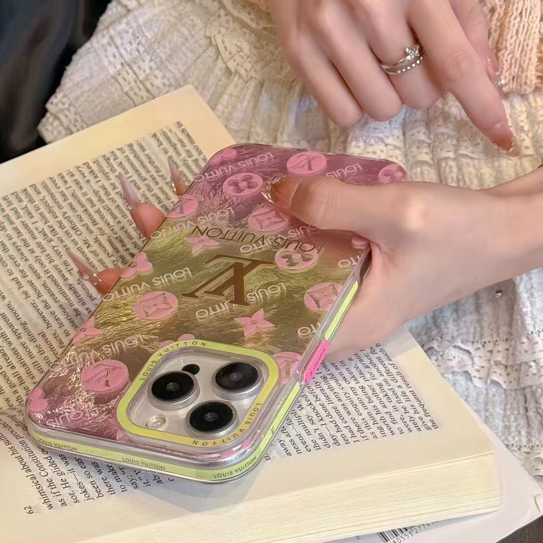LV iPhone16/17pro maxケース 女性