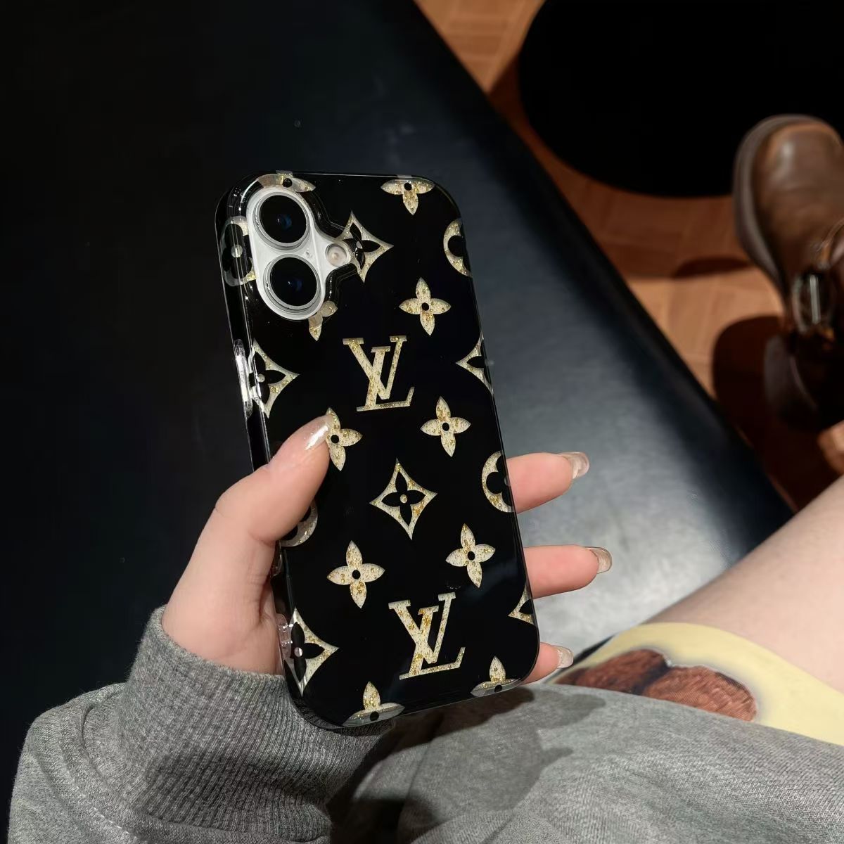  LV  女子 iphone 17 ケース