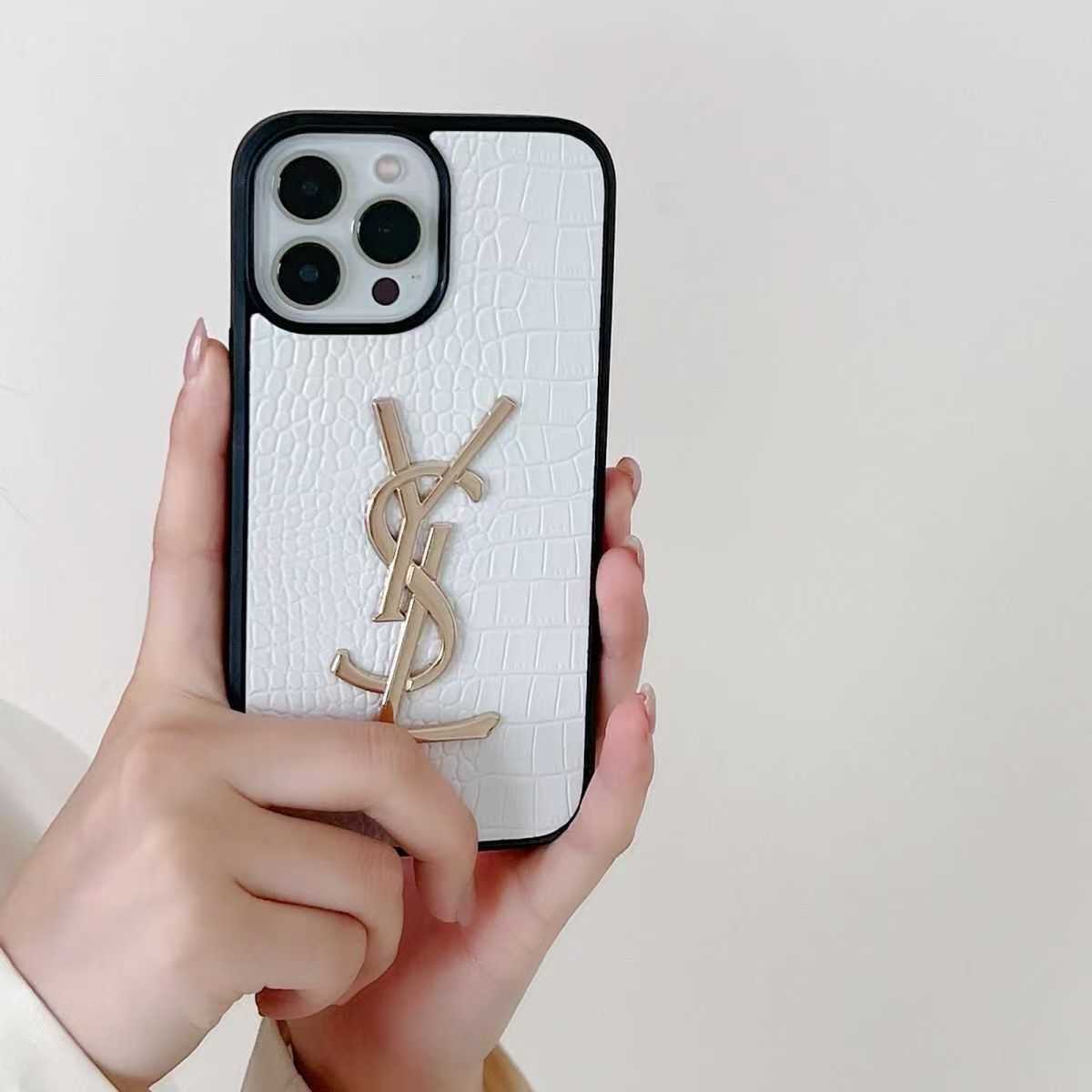 YSL iPhone 16 Pro Maxケース女子