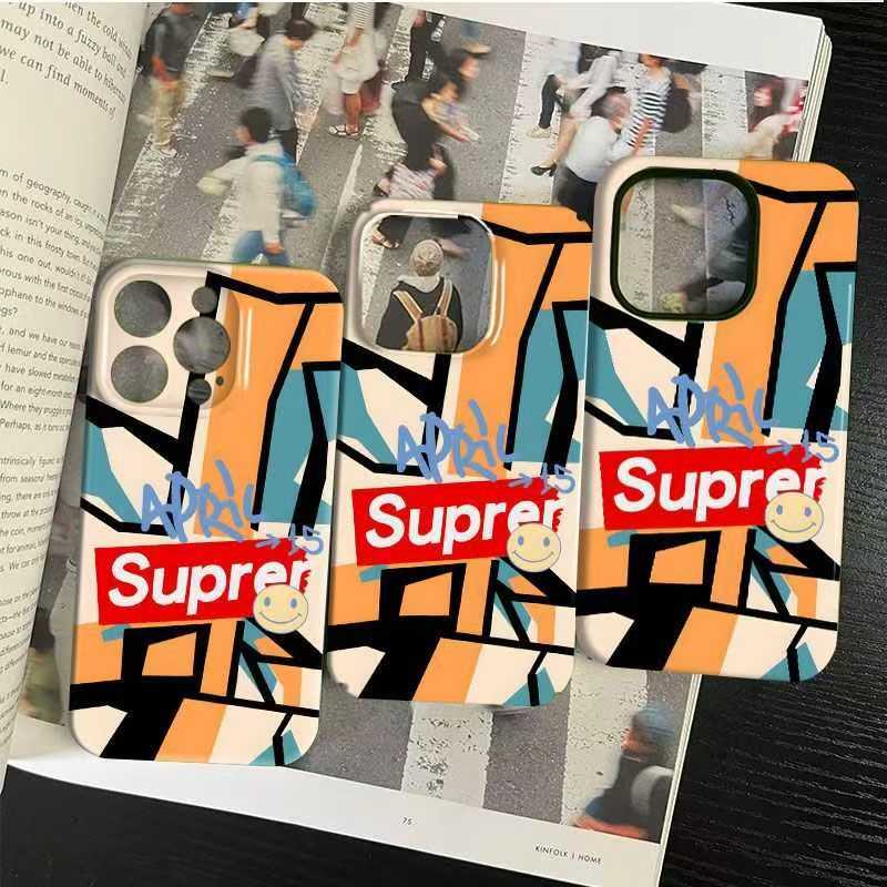 Supremeアイフォーン 17スマホケース