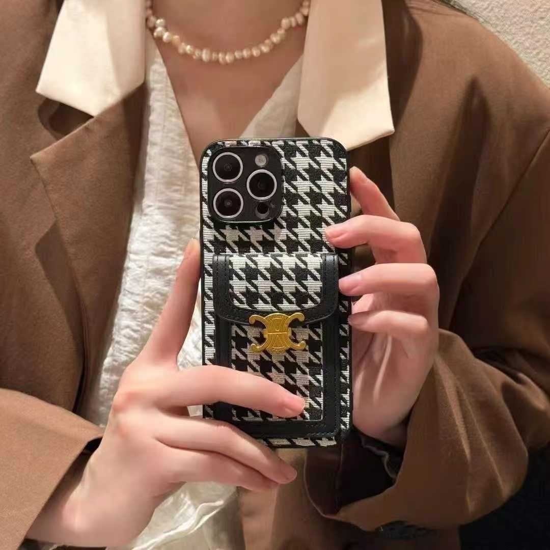 セリーヌ iphone 17/16 proケース女子