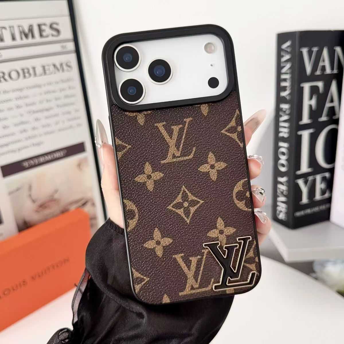 LV iPhone 17 ケース